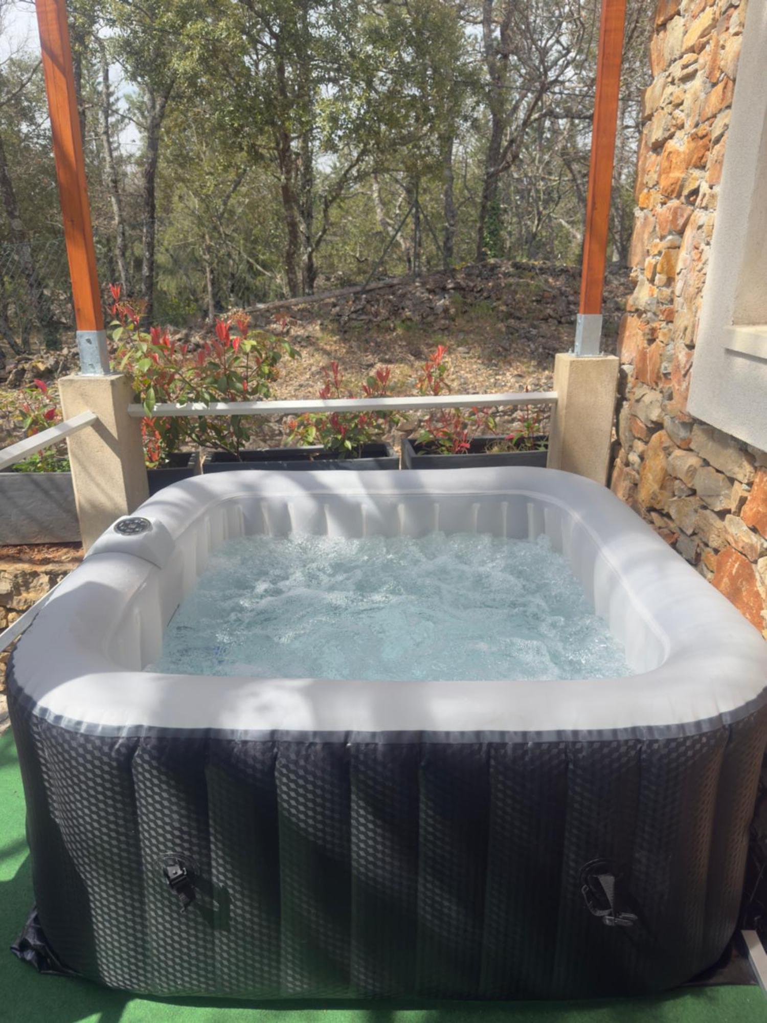 Votre Cocon En Pierre Et Son Spa En Option Gite Le Repos Des Chenes Régusse Kültér fotó